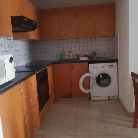 Direct Cheap One Bedroom Apartment *